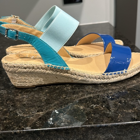 New in Box SIZE 10 Multi Color Blue Wedge Sandals by Carmen Saiz. - Picture 4 of 9